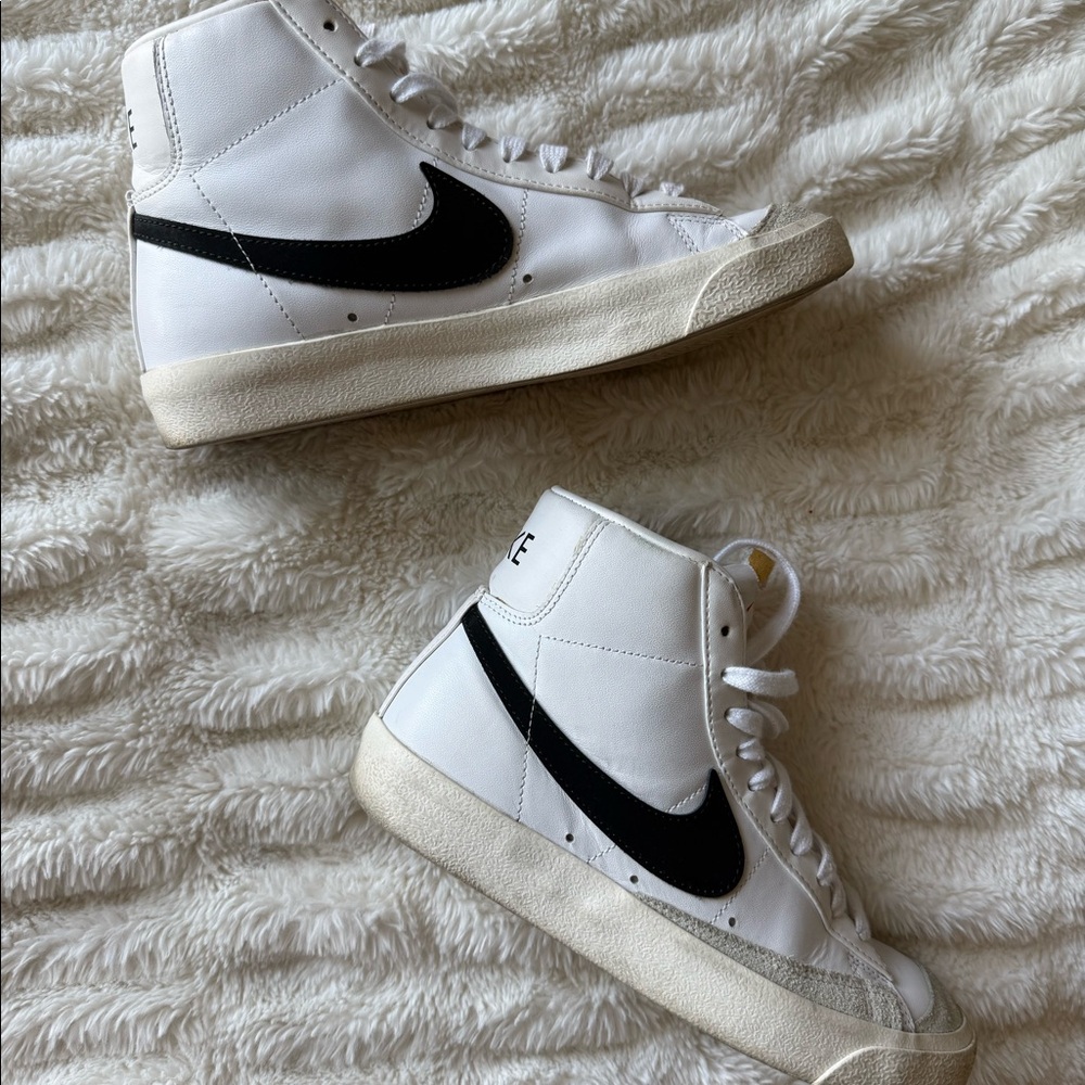Nike mid blazer 77 size 6.5
